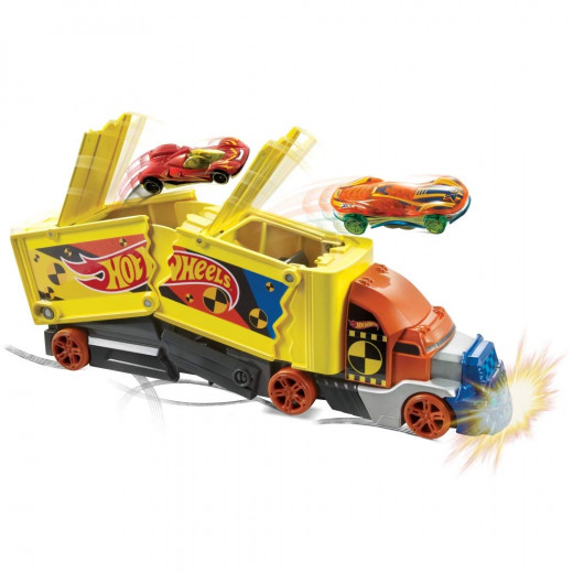 Mattel Hot Wheels Crashing Rig Transporter Vehicle + One Car Included