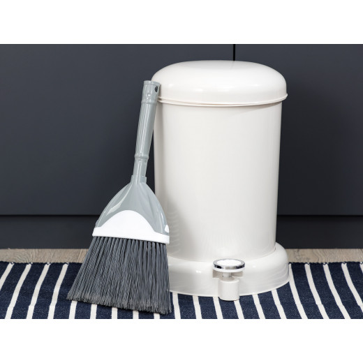 Madame Coco Graque Dust Cleaner, White and Grey Color